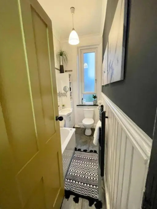 Traditional apt close to city centre & Hampden