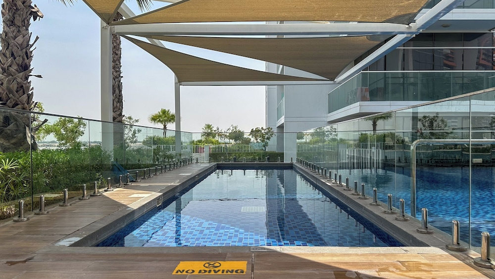 Waves - Elegant 28th Floor Studio in Carson A, Damac Hills