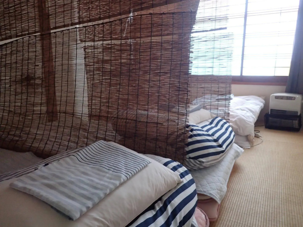 Guest House Shikotsu Kamui - Hostel