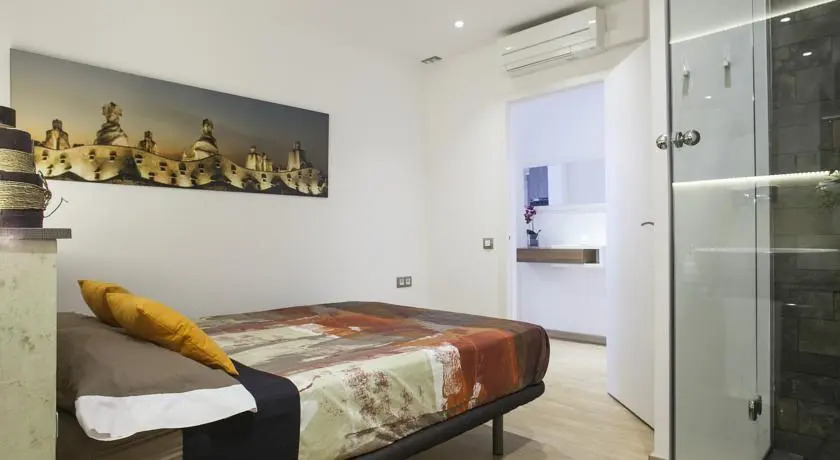 Catalonia Square Terrace & 5 bathrooms 5BD-5BTH