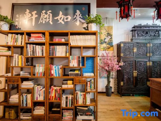 Rongfu Laozhai Hotel Close to Shichahai Scenic Area , Nanluogu Lane and Forbidden City