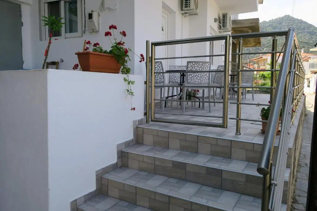 Toula' s Village Apartment