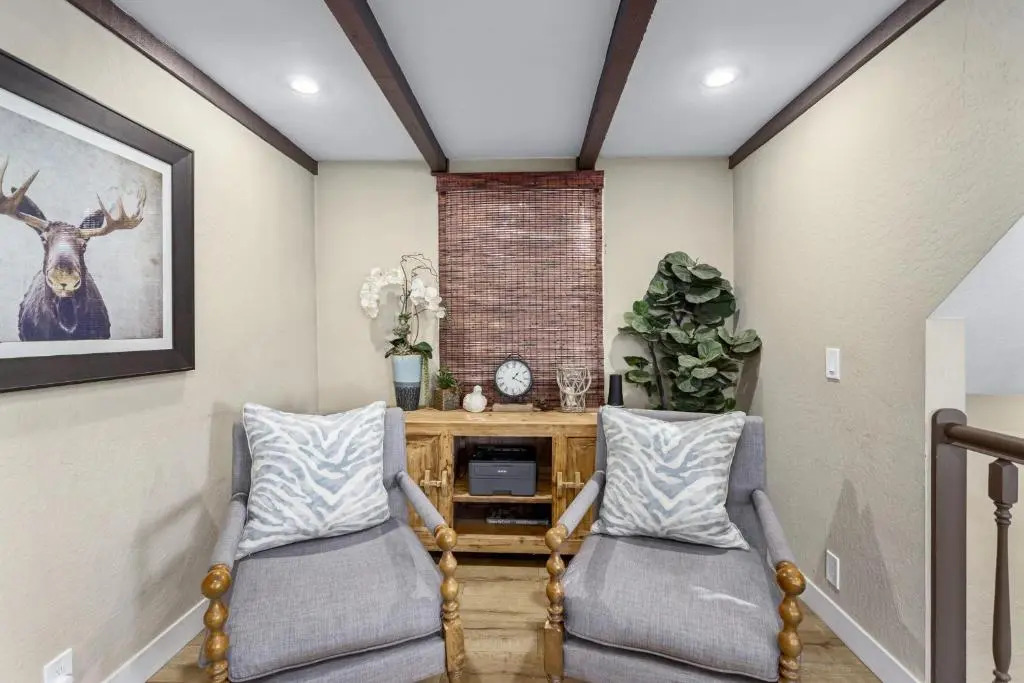 Spectacular Lake View, Luxe 3 Level Home, 1750 sqft, AC, Dogs, Walk to Village