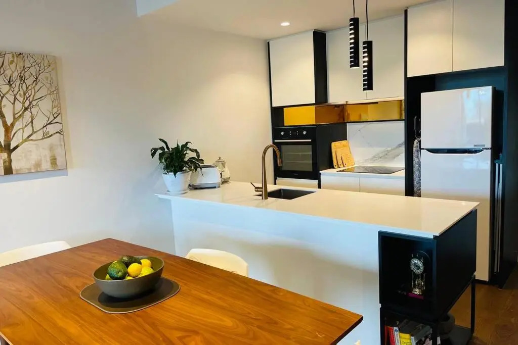 Luxury 1BR + Study near MCG, Tennis Centre & City