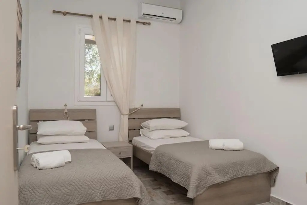 PIERINA HOUSE (by the Tsilivi beach)