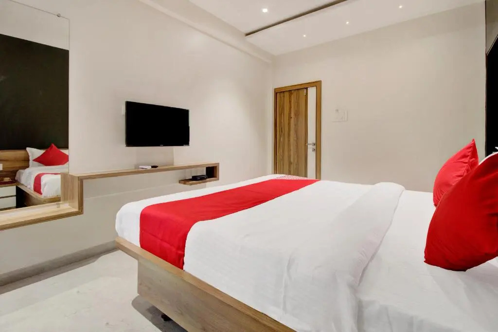 Radhika Ex by OYO Rooms