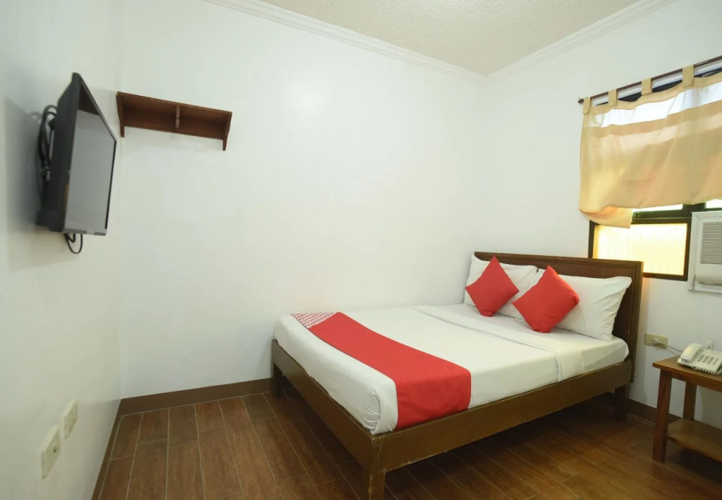 RedDoorz Plus at Balai Sofia Bed & Breakfast Batangas