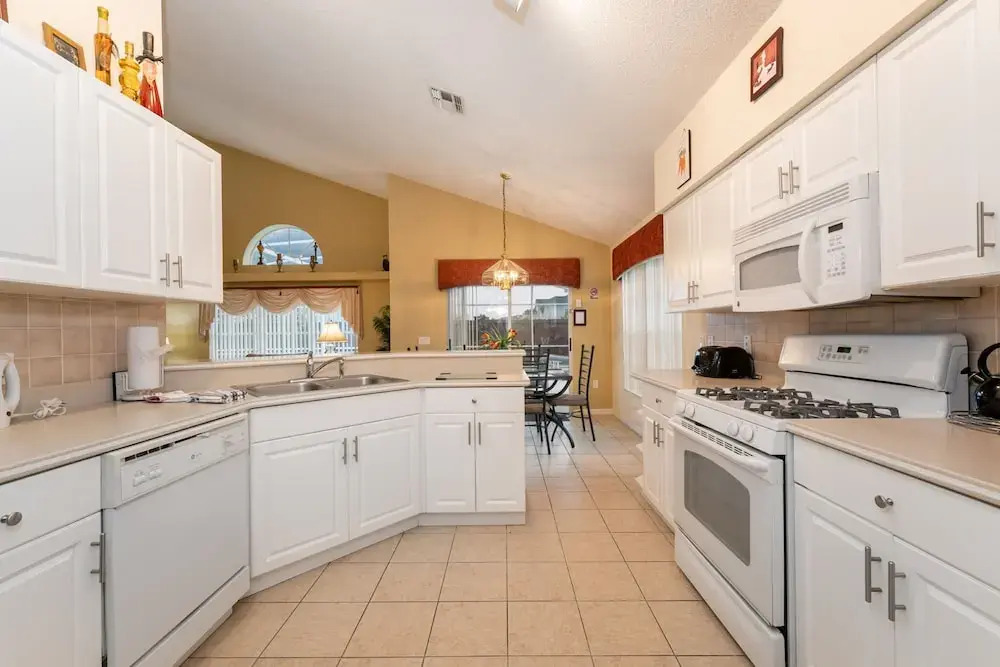 8067WC 4-Bedroom Pool Home near Disney!