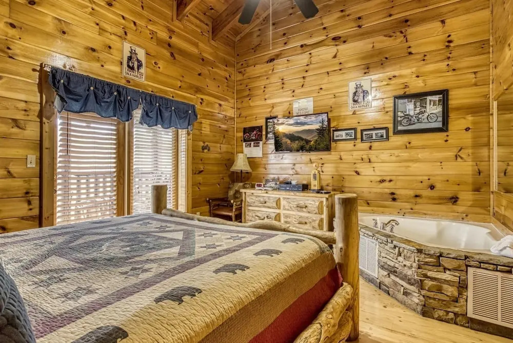 ERN854 - Wagon Wheel Lodge - Great Location! Close To All The Action! cabin