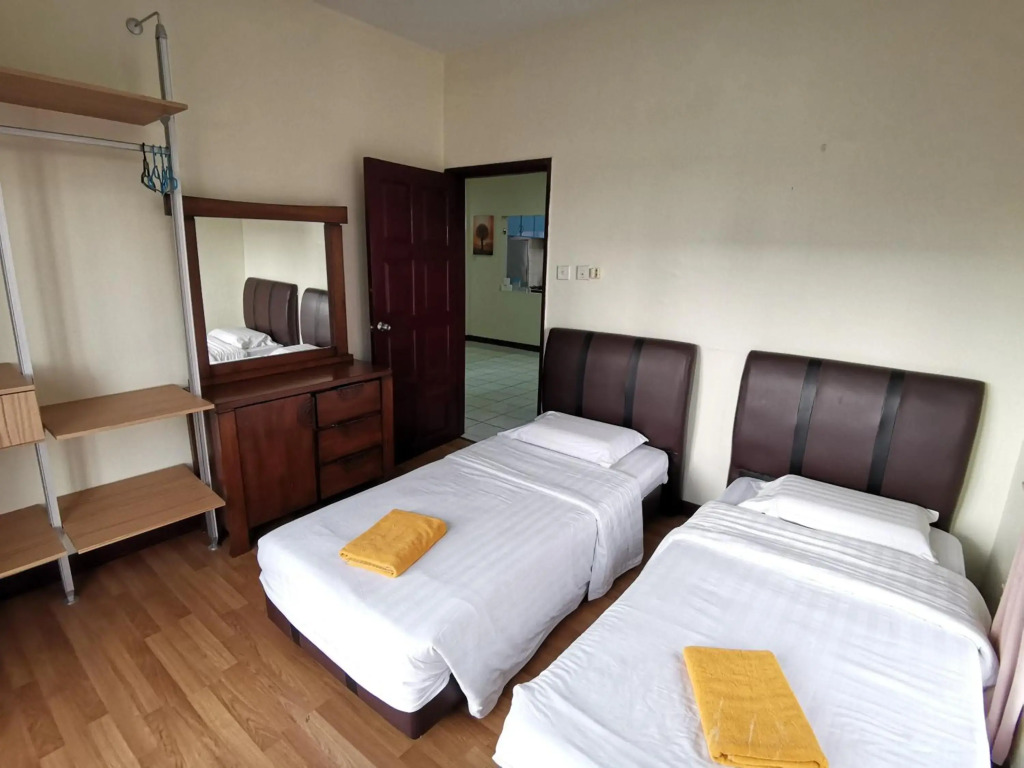 KK 5 Bedrooms Penthouse 3 Bedrooms Apartment Marina Court Resort Condominium