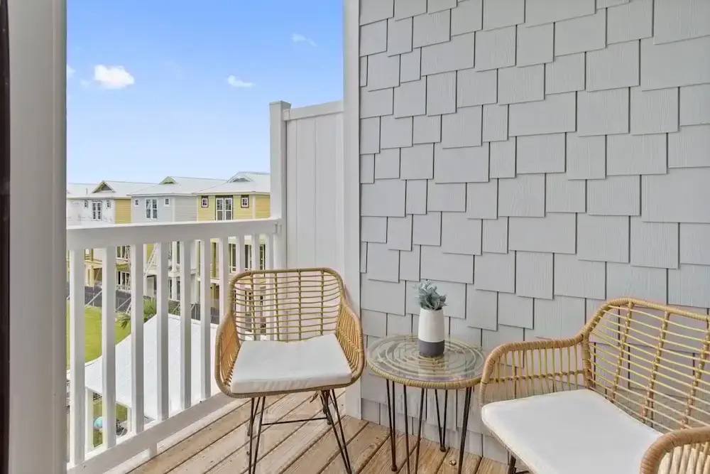 Luxury Beach Condo 5 Min Walk to Beach Shops