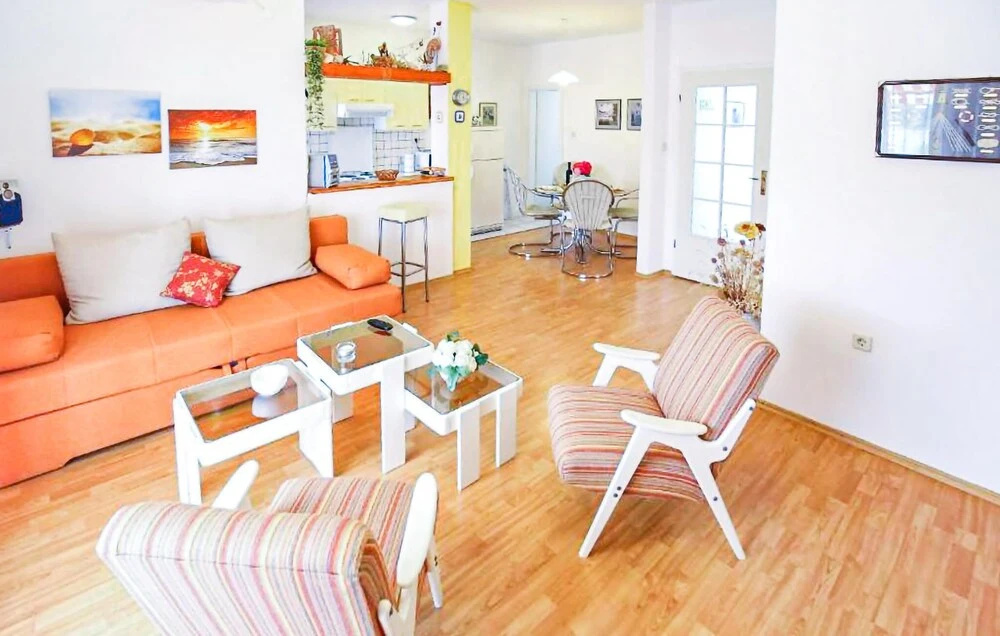 Amazing Apartment in Otok Ist With Wifi and 2 Bedrooms