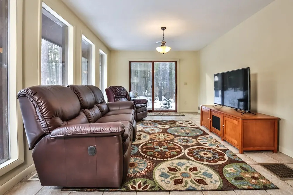 Pickerel Lodge - 4 Br Home