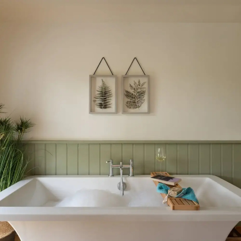 Higher Mapstone Luxury Dartmoor Retreat with Hot Tub, Views and Games Barn