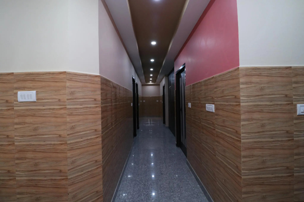 OYO 38202 Om Kripa Residency