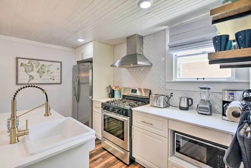 Walk to The Strand: Historic Galveston Home!