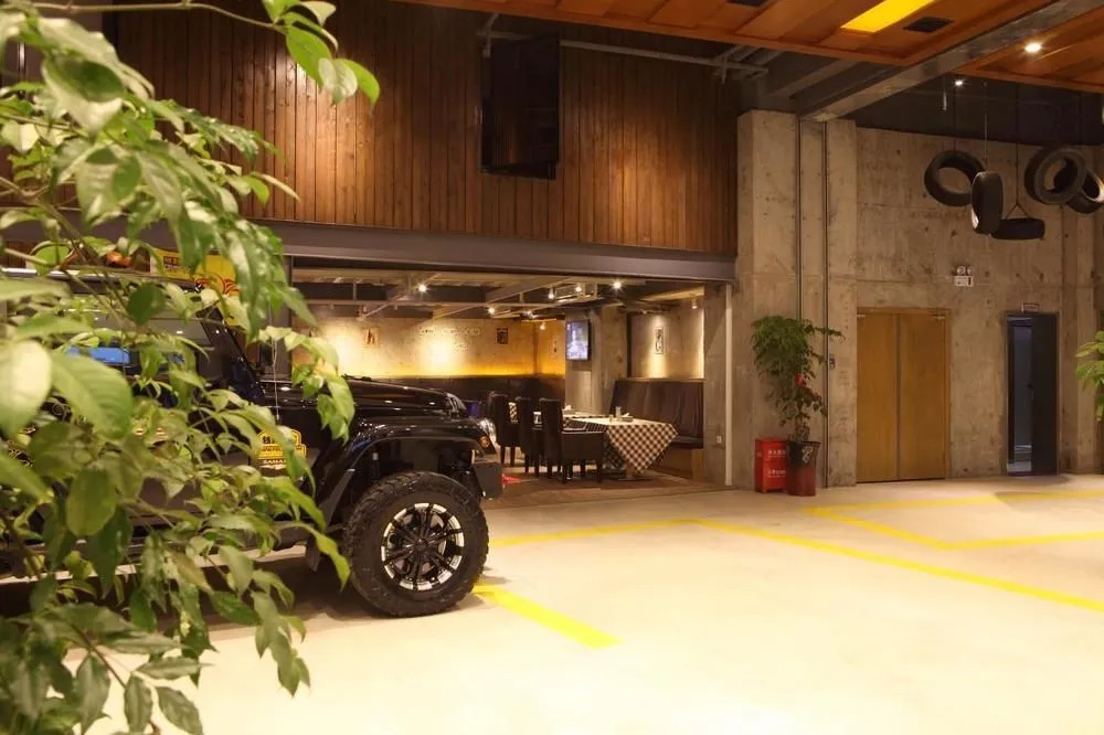 Ningxiang V8 Theme Hotel