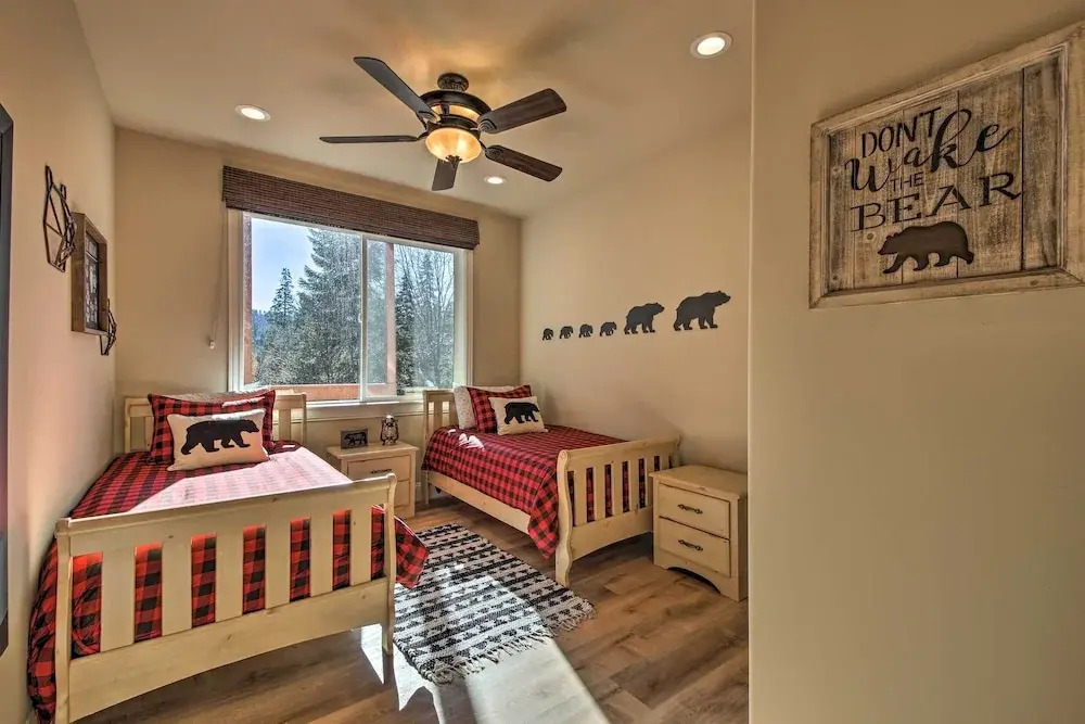 ‘Sugar Bear Lodge’ w/ Game Room - 5 Mi to Village