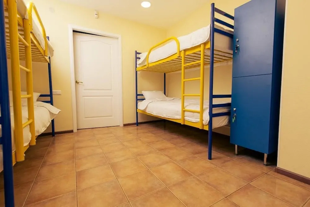 Leader Hostel