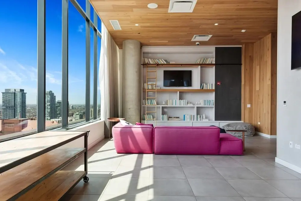 Mag Mile Retreat Stunning Views High-end 2BR