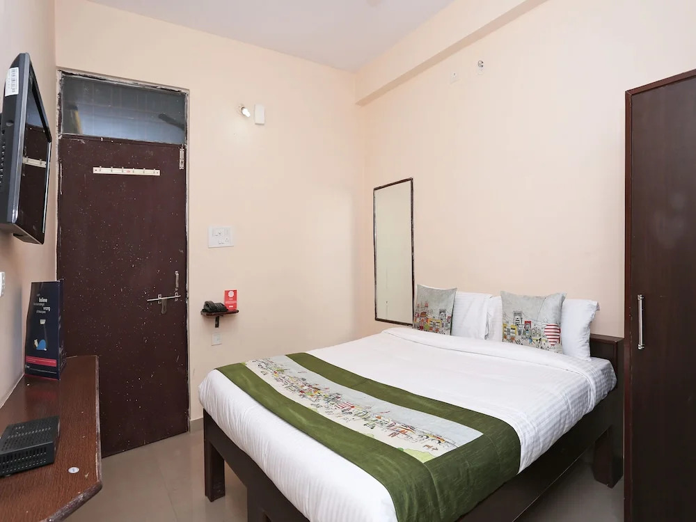 OYO 10391 Hotel Royal Sunshine