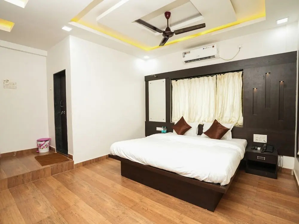 OYO 24932 Hotel Royal Stay