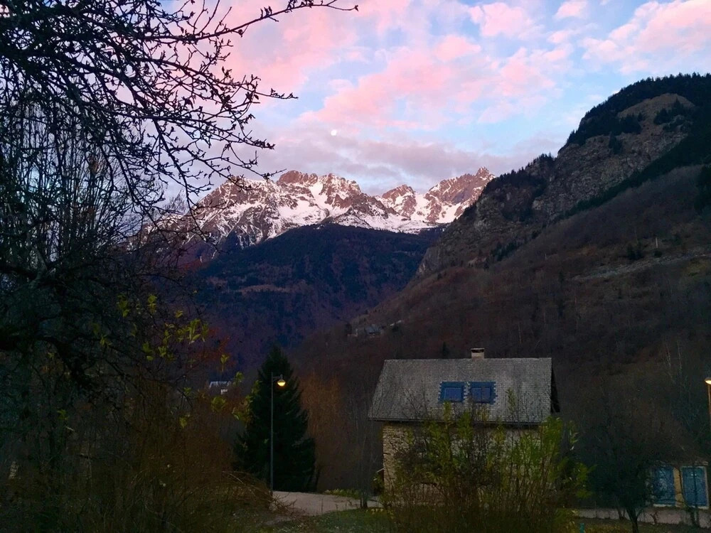 Chalet With 3 Bedrooms in L'enversin D'oz, With Wonderful Mountain Vie