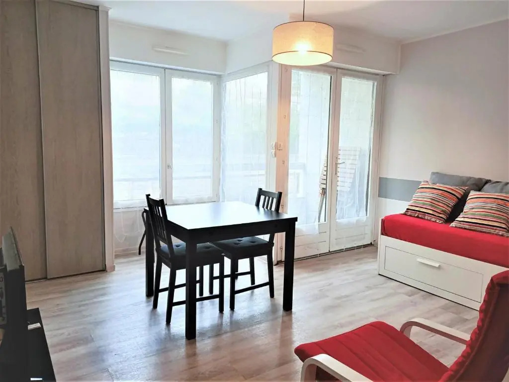 Appartement Aix-les-Bains, 1 pièce, 2 personnes - FR-1-555-37