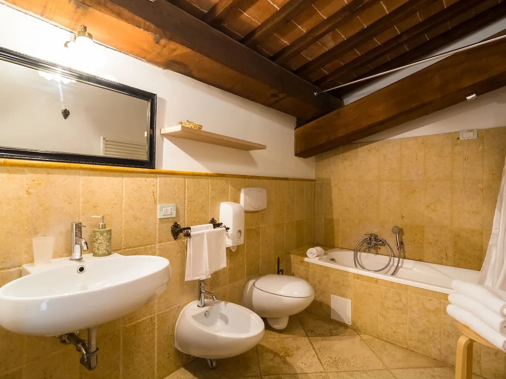 Farmhouse in Rapolano-terme With Swimming Pool, Garden, BBQ