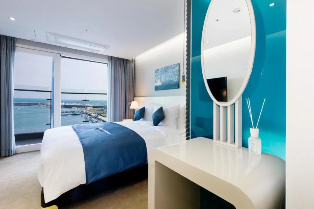 CO-OP City Hotel Harborview