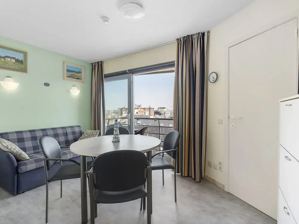Spacious Studio Near Seafront