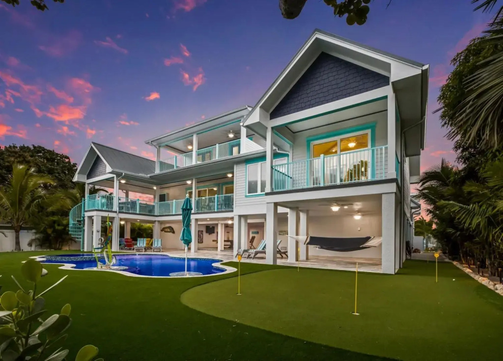 Snook Lookout - 211 Oak Ave