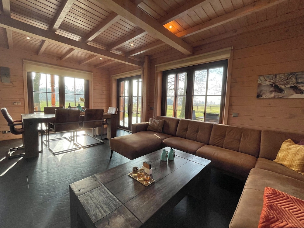 Villa with Sauna & Tub