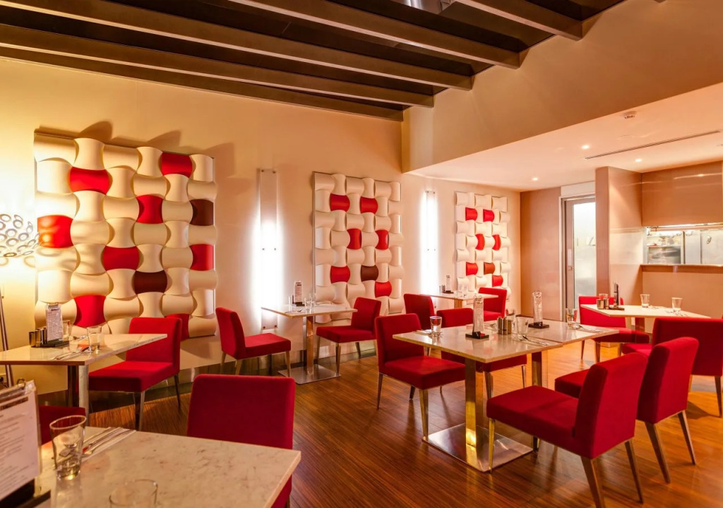 Mantra Charles Hotel