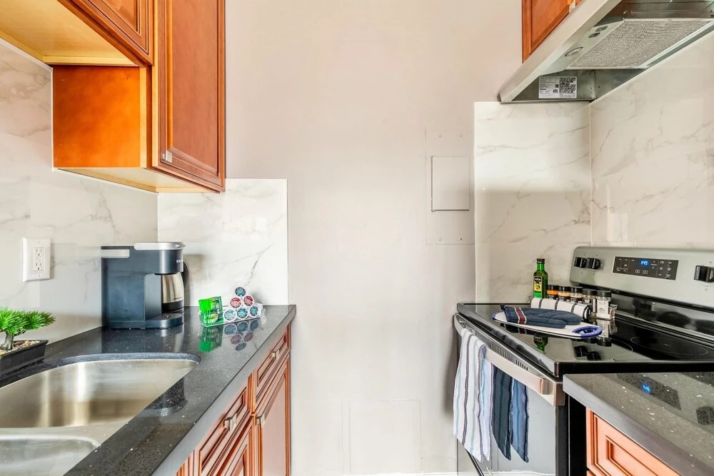 Cozy 1 King BR Apt w Netflix - Prime Location