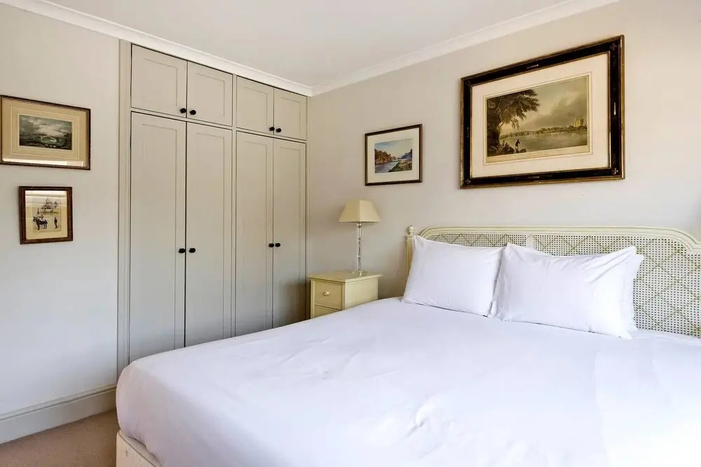 Bright 2-Bed Apartment in Fashionable Chelsea