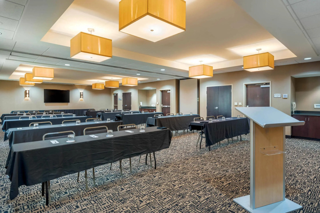 Cambria Hotel Akron - Canton Airport