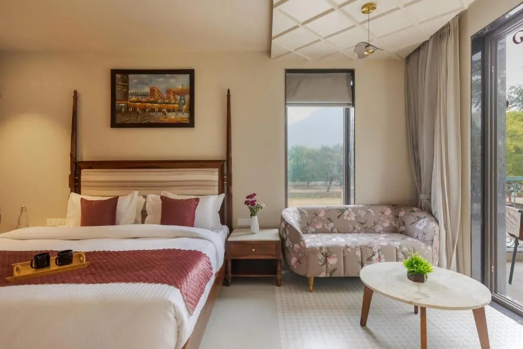 SaffronStays Pristine Manor - 8-BR Udaipur villa with private pool, garden, and event space near Fateh Sagar Lake