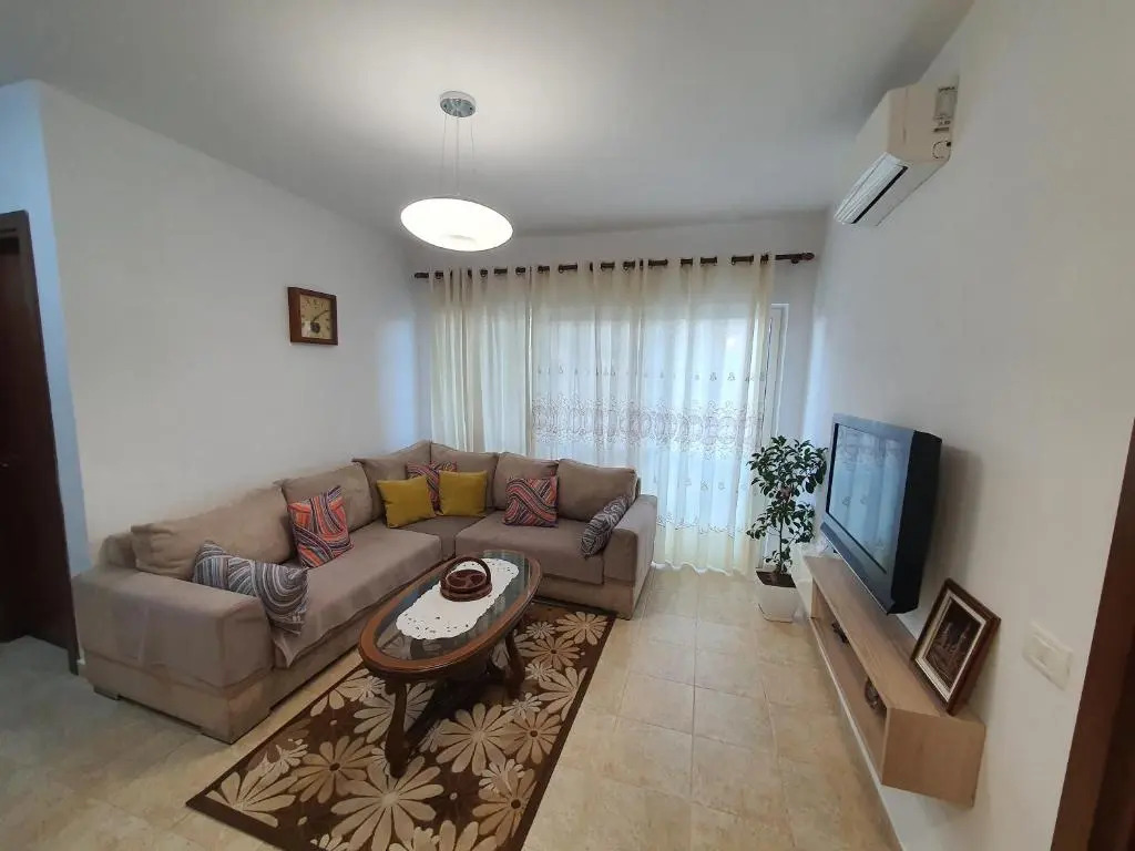 Cozy 1 Bedroom apartment near parks, cafes & restaurants