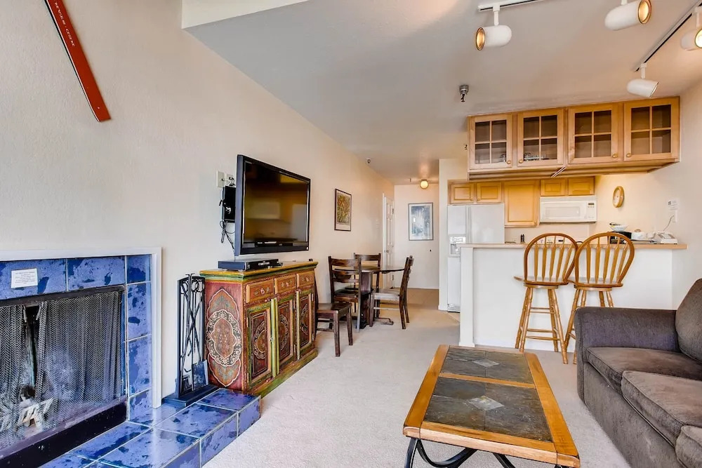 1 Br + Loft With Mountain Views 1 Bedroom Condo - No Cleaning Fee! by RedAwning