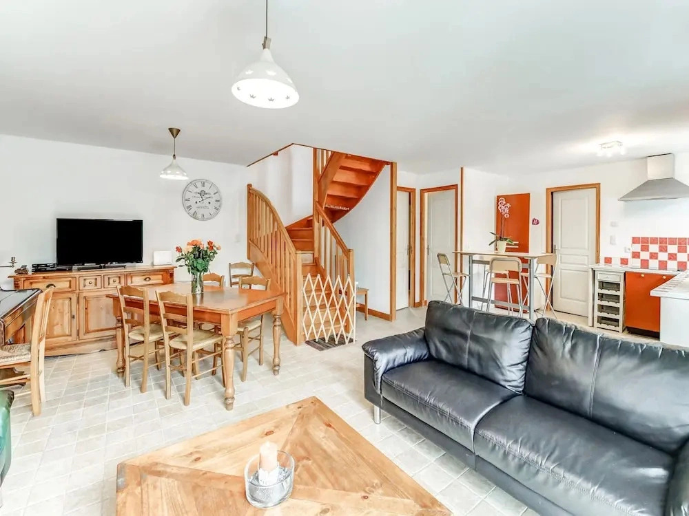 Family Country Cottage in Brainville