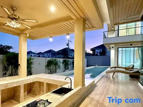 moon swimming pool villa-near the ancient city
