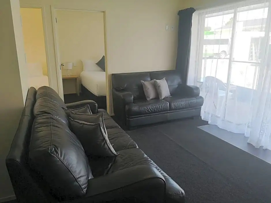Twin Coast Adventures Motel & Cycle Hire