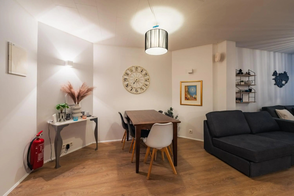 H100 Lovely 1-bedroom apartment on the main street