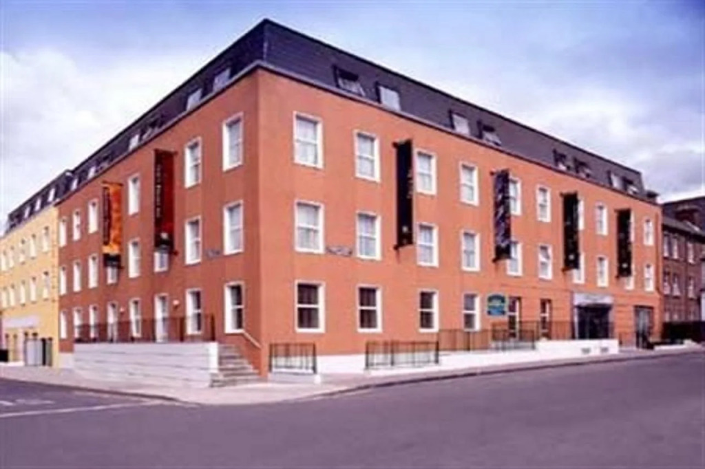 Pery's Hotel