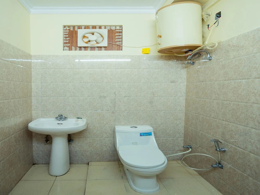 OYO 14055 Home Exotic 1BHK Barlowganj