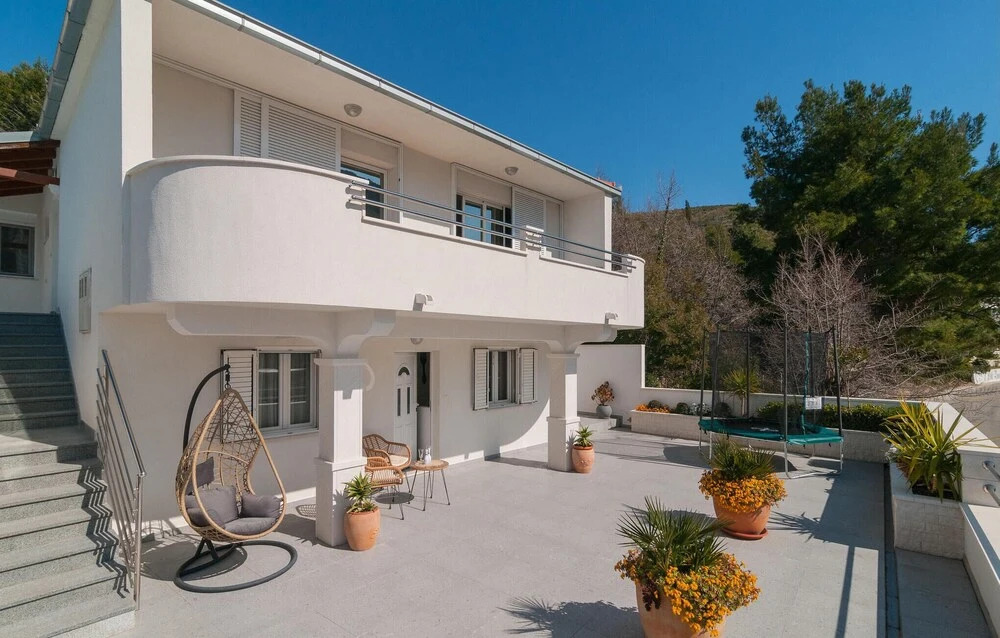 Awesome Home in Zrnovnica With Wifi, 4 Bedrooms and Outdoor Swimming Pool