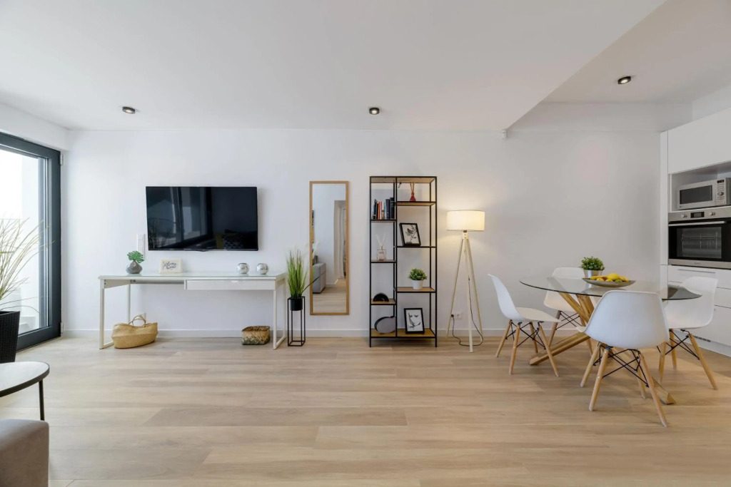 Stylish Voula Apartment with pool close to Kavouri Beach