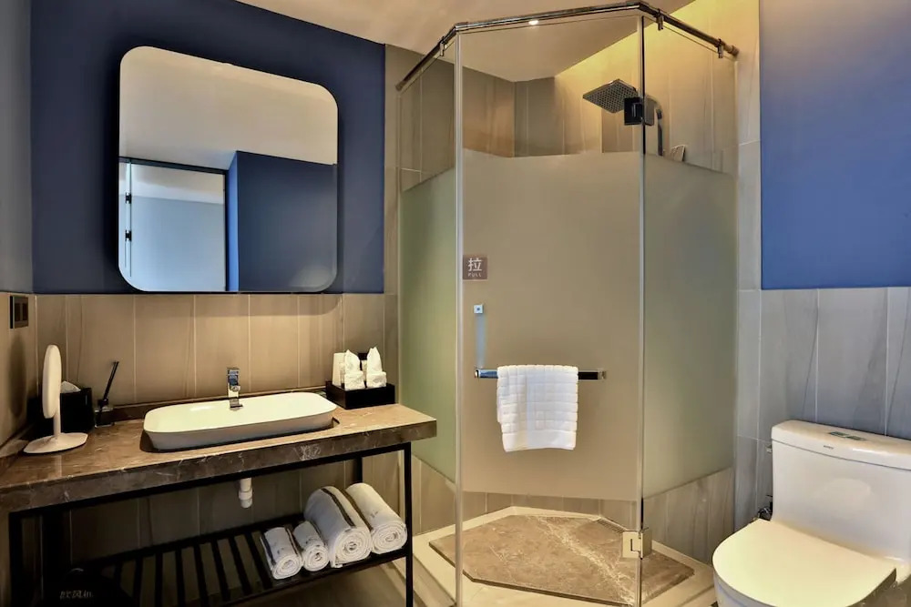 Hangzhou Vline Hotel