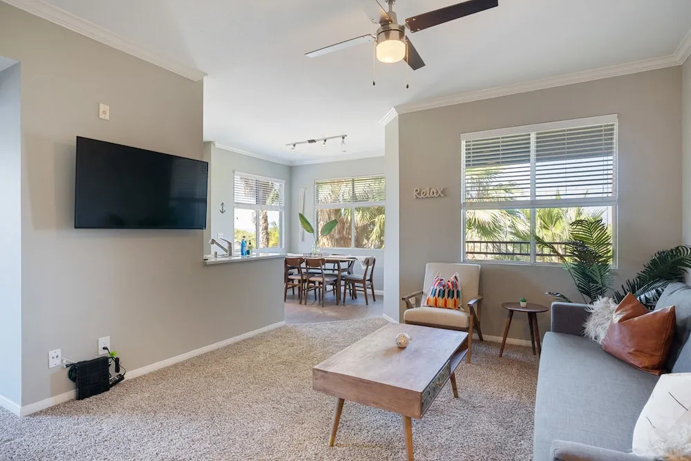 The Luxe Suites of Oceanside with Pool & Gym